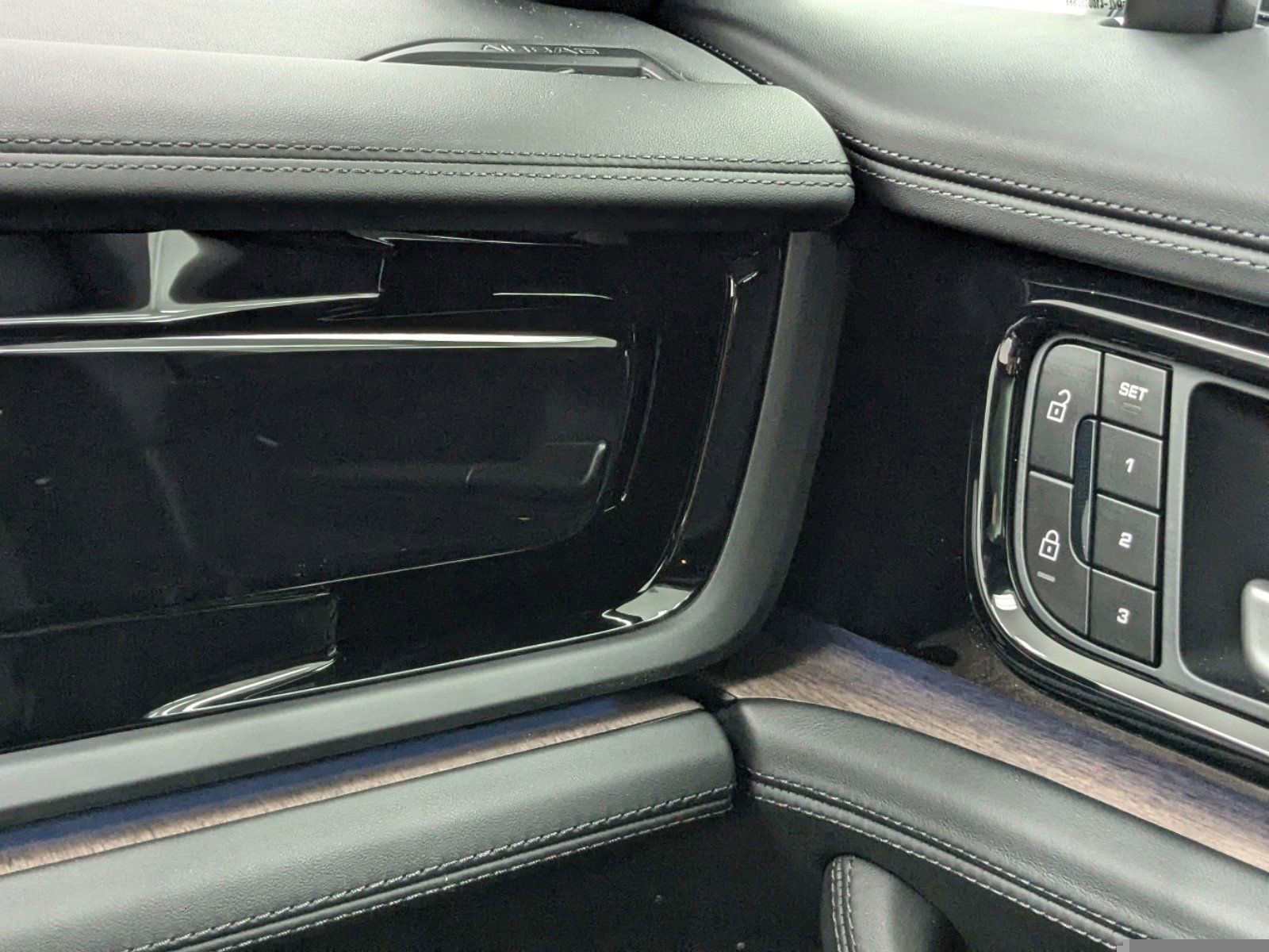 Used 2025 Porsche Panamera 4 image 19