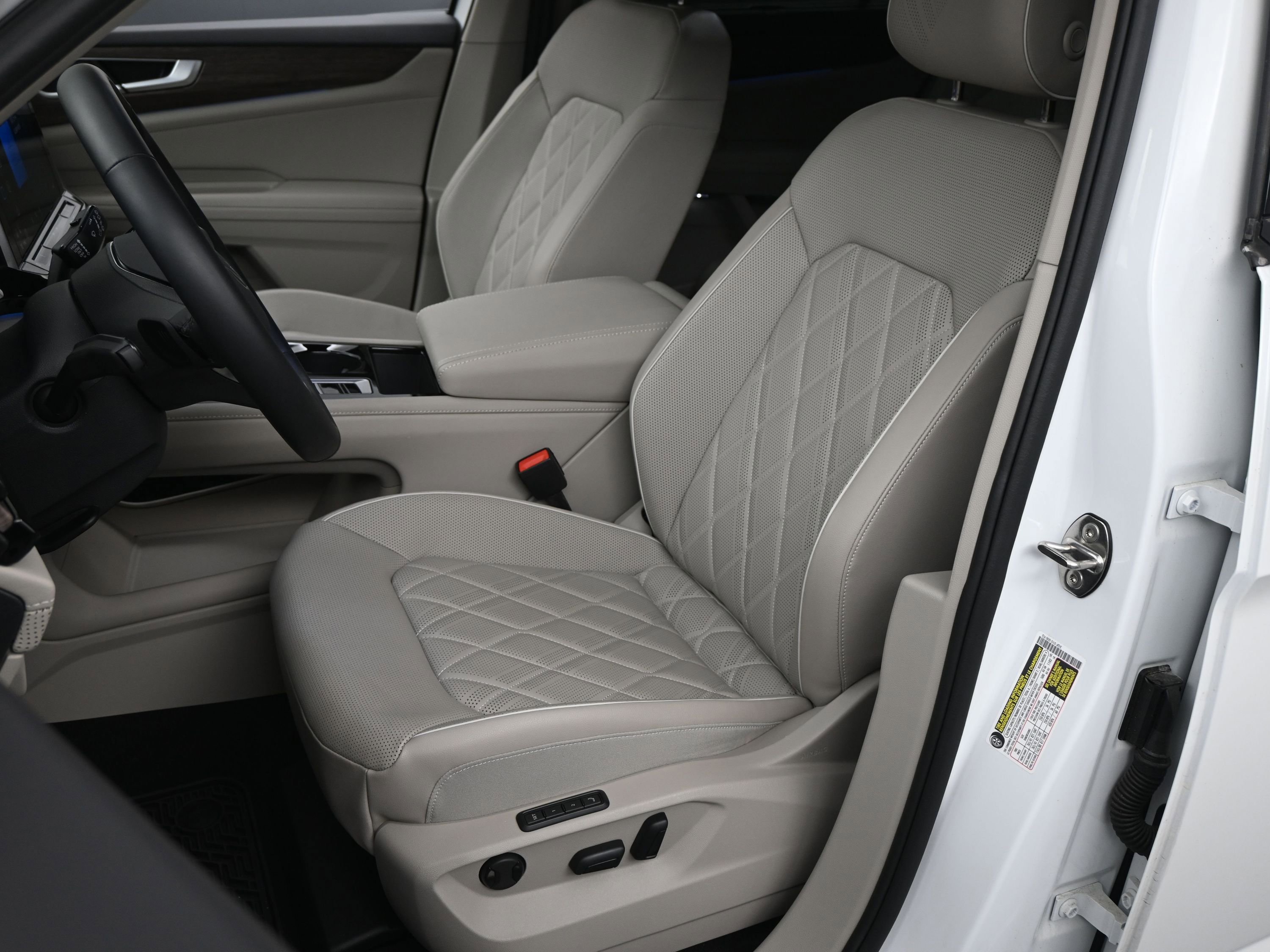 Used 2025 Volkswagen Atlas SEL Premium R-Line image 5