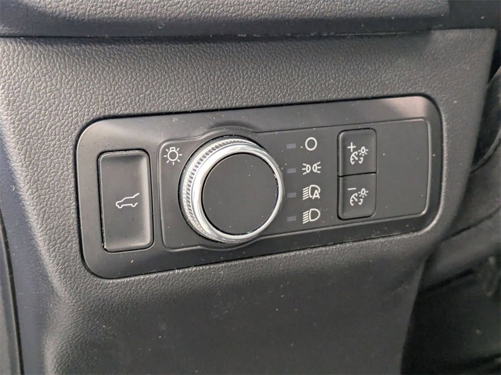 Used 2022 Ford Escape SE w/ SE Sport Appearance Package image 24