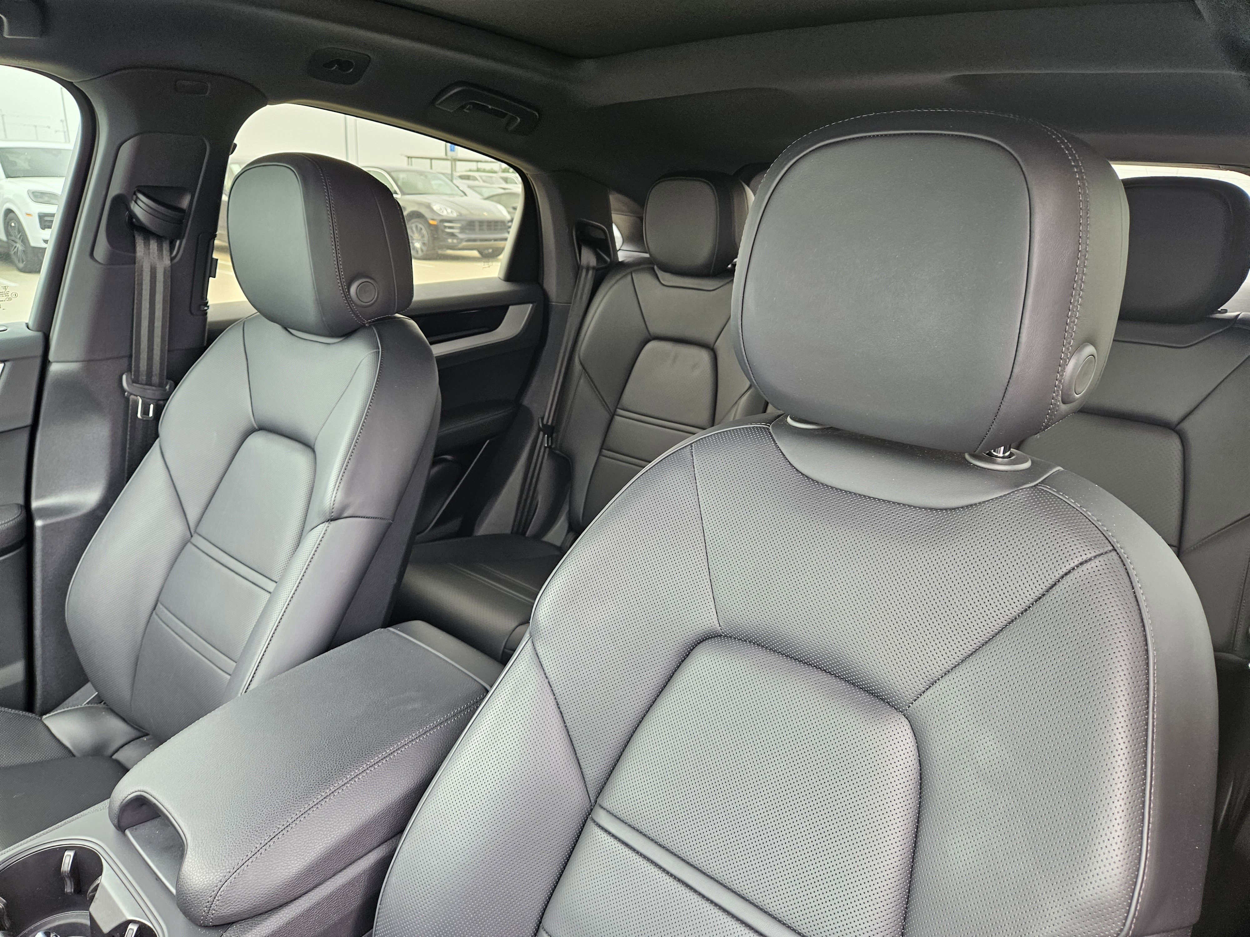 Certified 2024 Porsche Cayenne Coupe AWD/4WD image 6