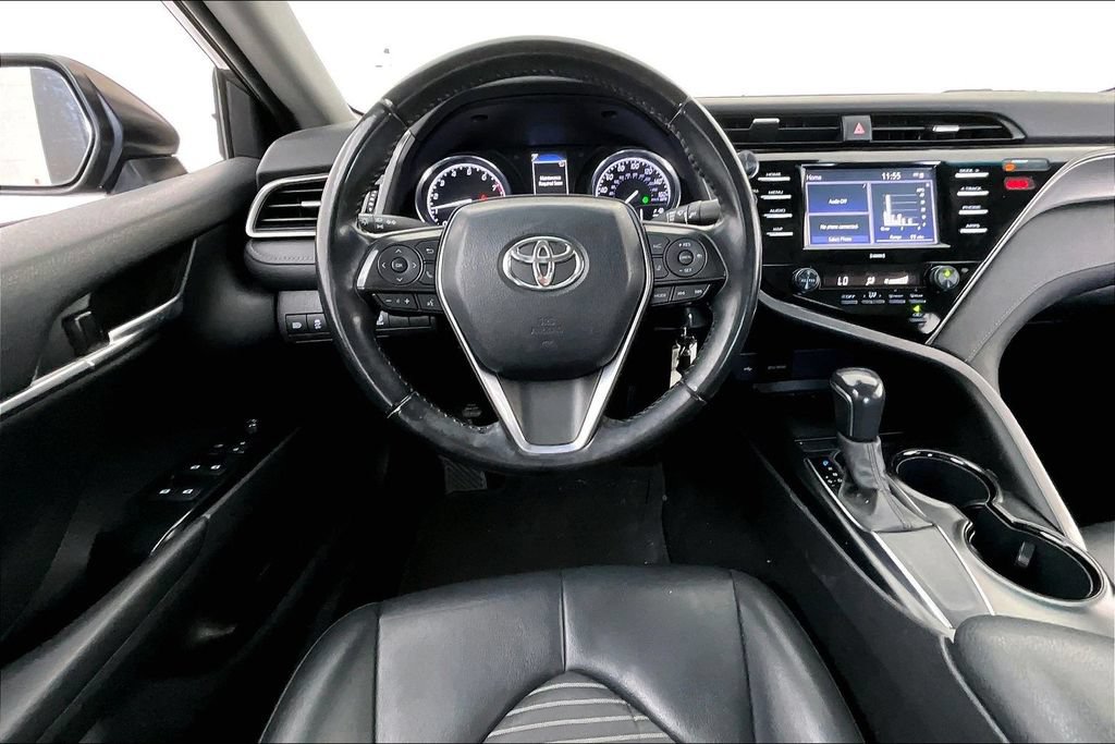 Used 2020 Toyota Camry SE FWD image 6