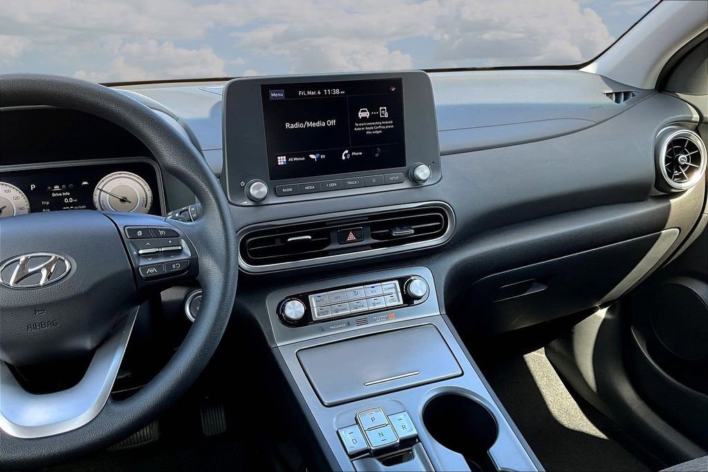 Used 2023 Hyundai Kona SE image 11