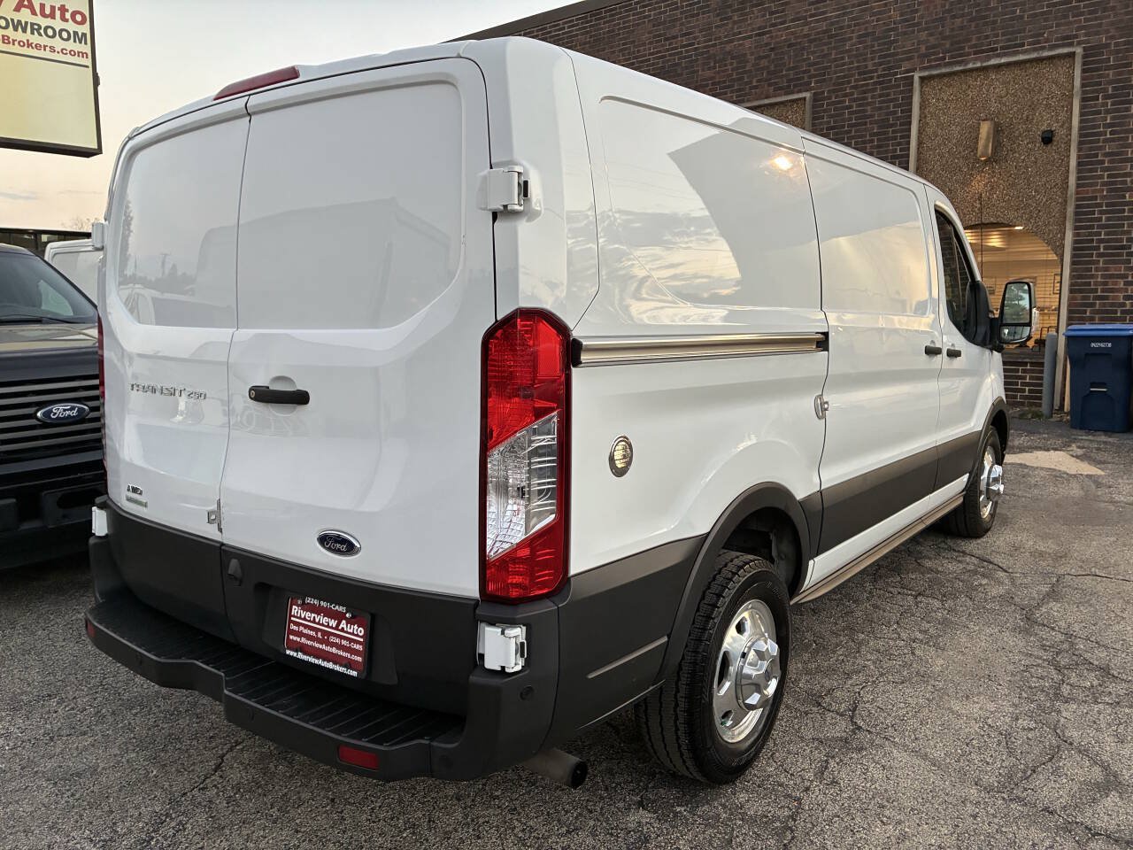 Used 2022 Ford Transit 250 Low Roof AWD image 4