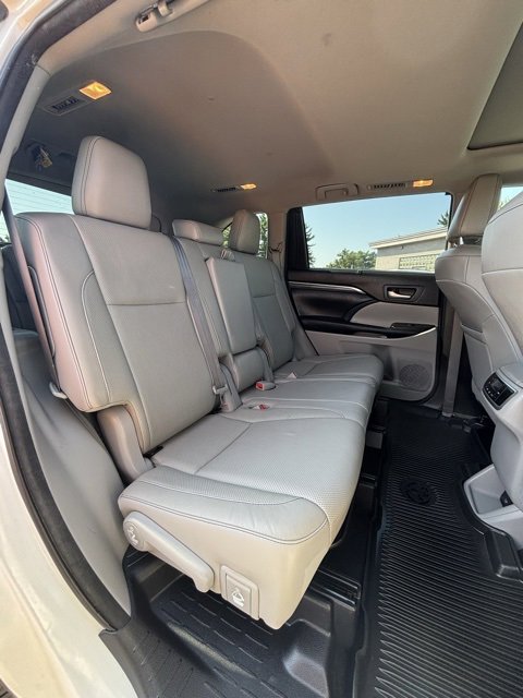 Used 2017 Toyota Highlander Limited image 16