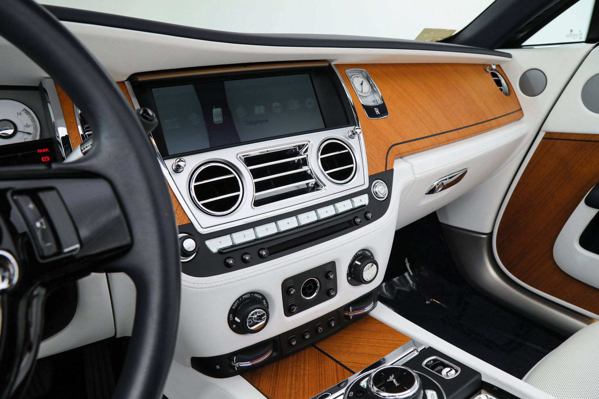Used 2017 Rolls-Royce Dawn RWD image 33