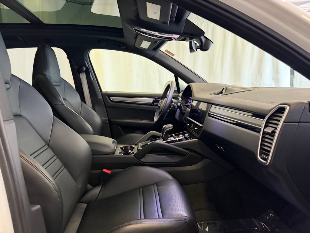 Certified 2023 Porsche Cayenne Platinum Edition AWD/4WD image 16