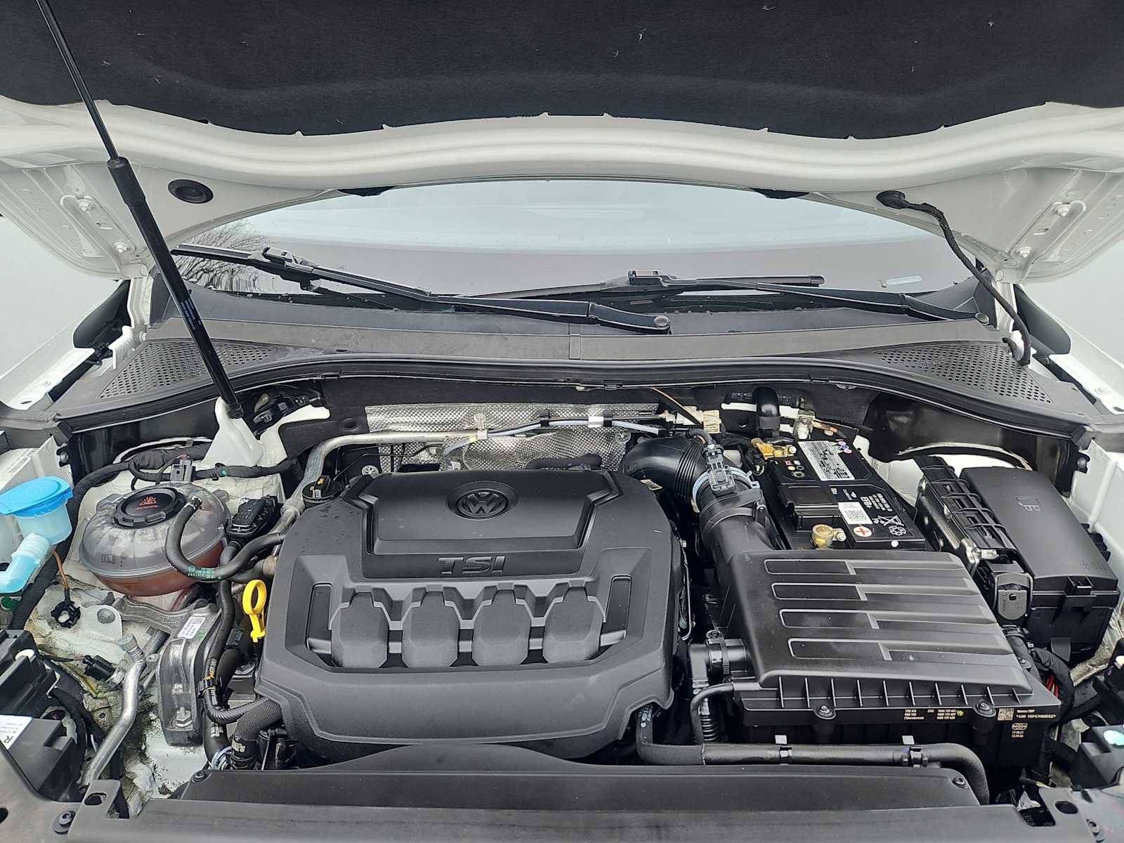 Used 2022 Volkswagen Tiguan SE w/ Panoramic Sunroof Package image 32