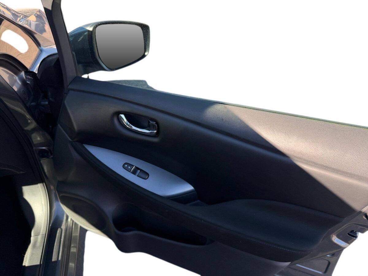 Used 2025 Nissan Leaf S FWD image 17