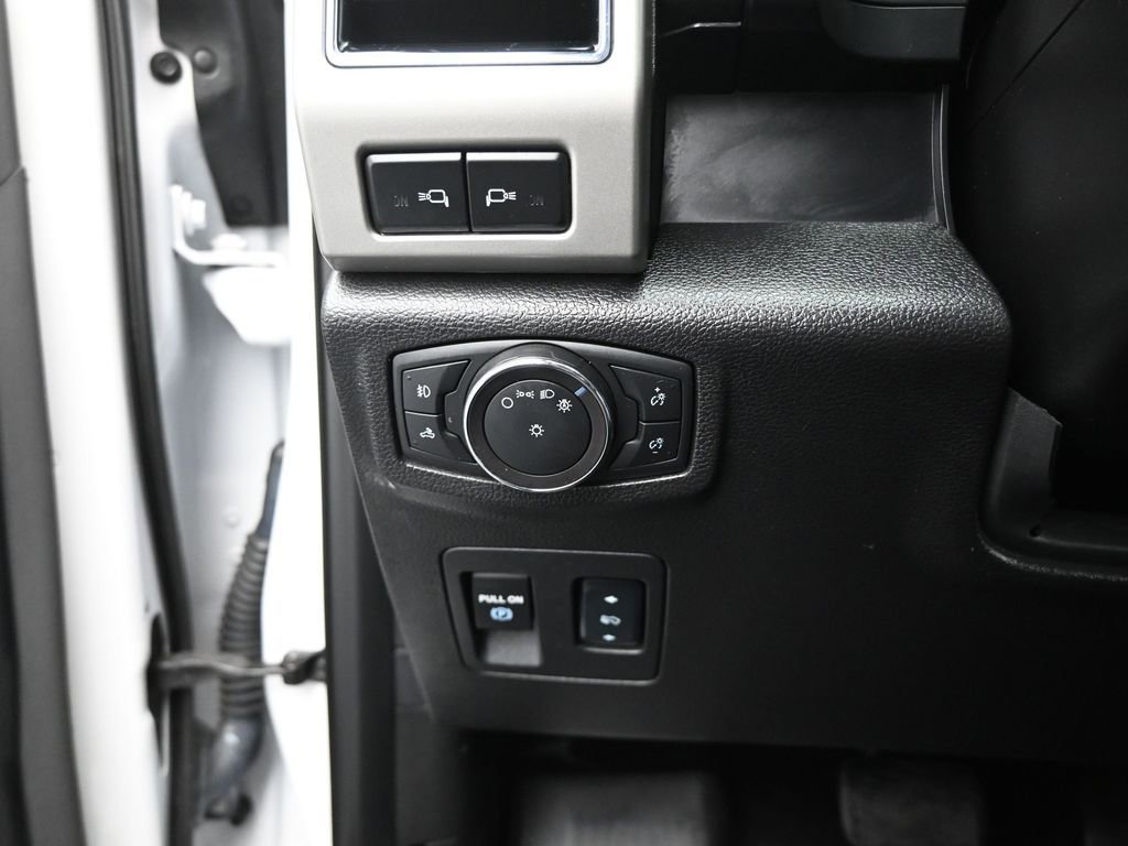 Used 2018 Ford F150 Lariat w/ Equipment Group 502A Luxury AWD/4WD image 12