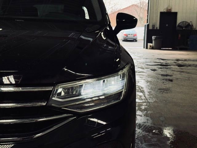 Used 2022 Volkswagen Tiguan SE w/ Panoramic Sunroof Package image 3