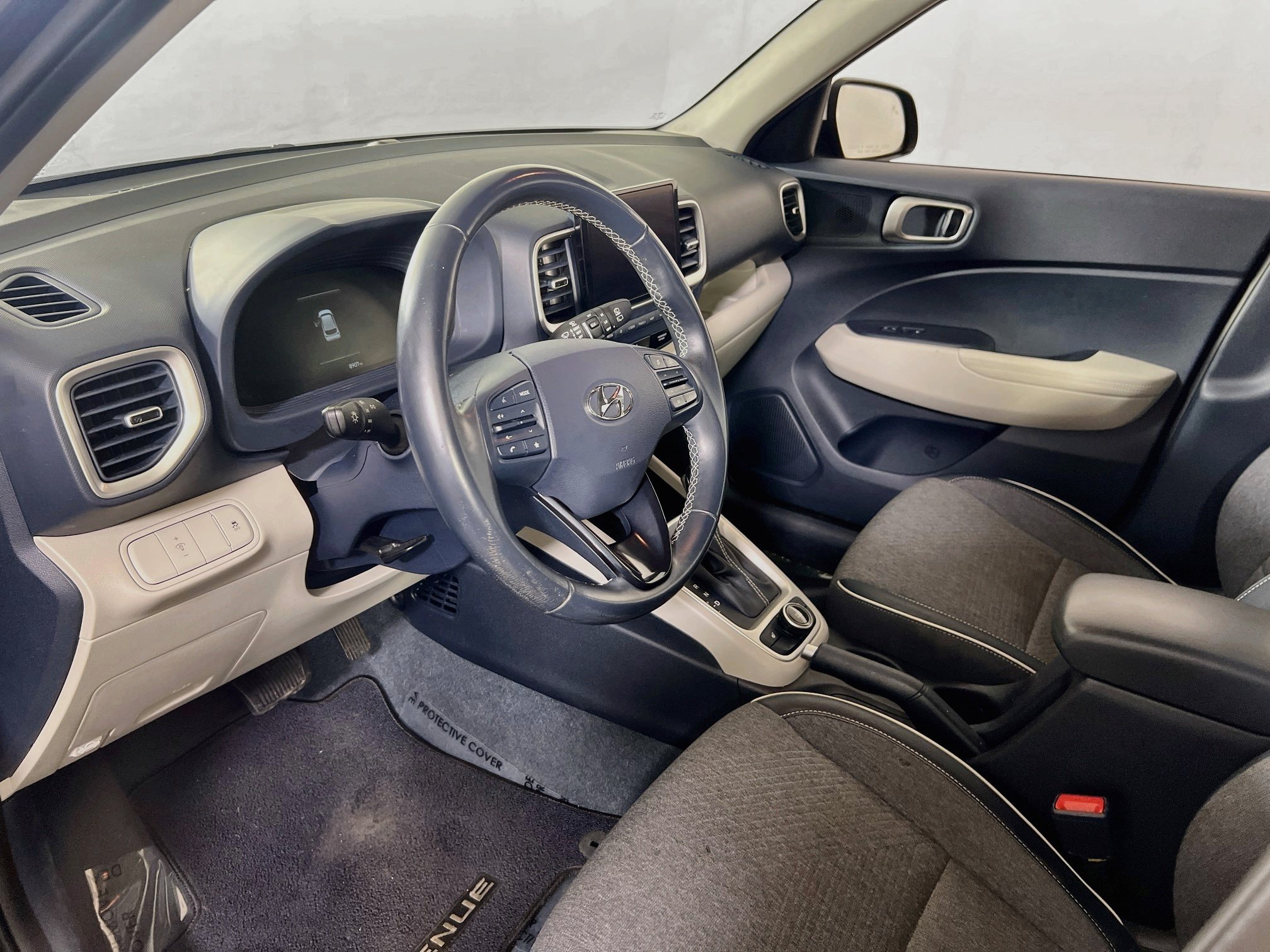 Used 2023 Hyundai Venue Limited FWD image 9