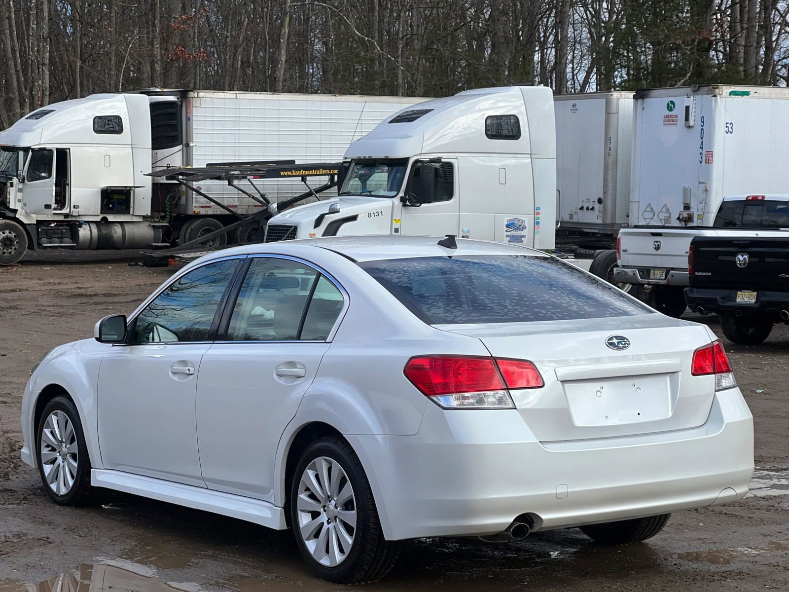 Used 2011 Subaru Legacy 2.5i Limited image 4