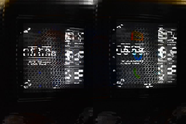 Used 2015 Jeep Wrangler Unlimited Sahara w/ Connectivity Group image 27