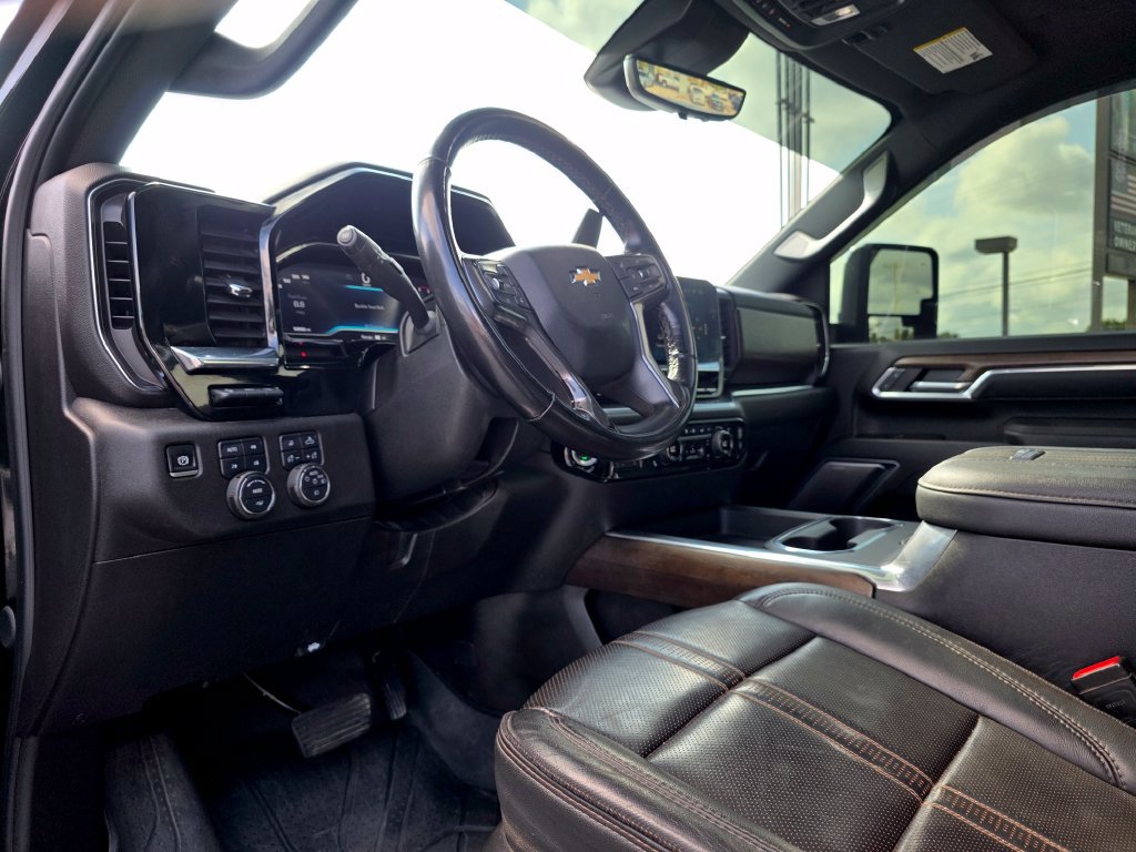 Used 2025 Chevrolet Silverado 3500 High Country w/ High Country Premium Package AWD/4WD image 11