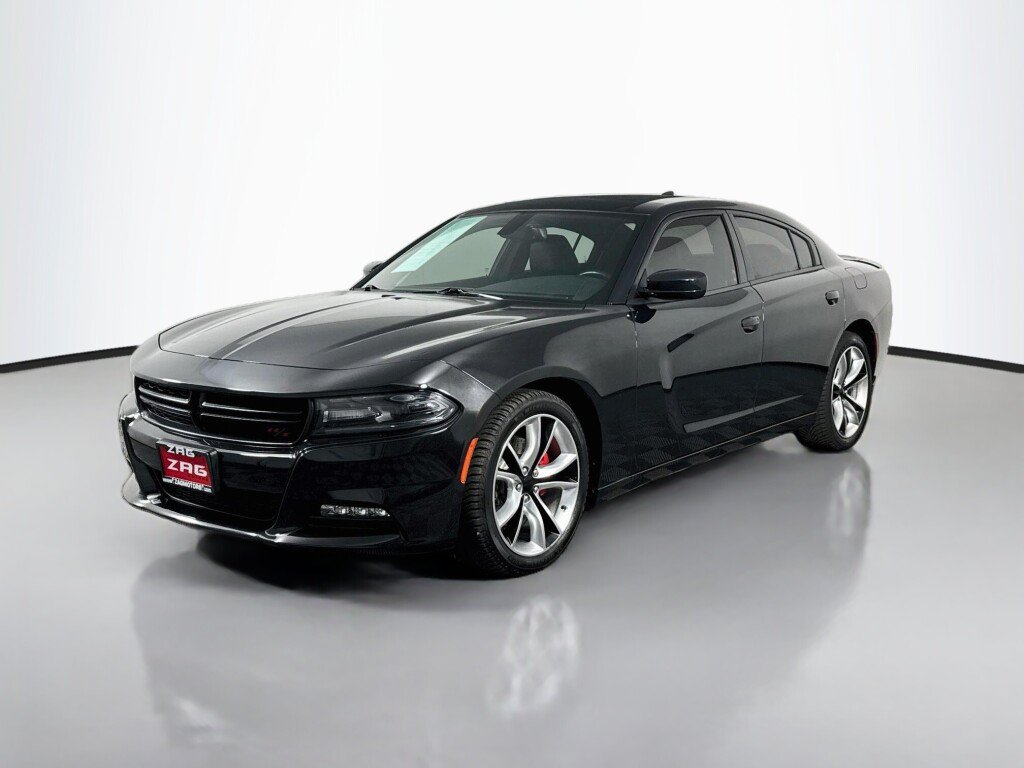 Used 2015 Dodge Charger R/T RWD image 1