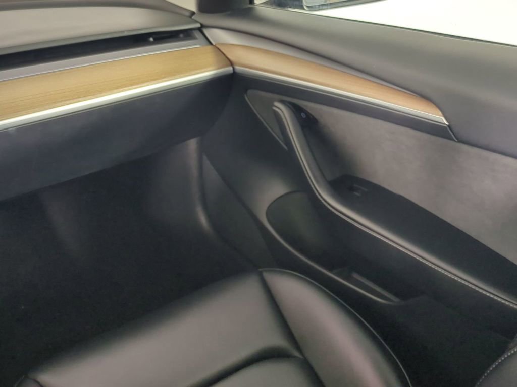 Used 2023 Tesla Model 3 Standard Range image 18