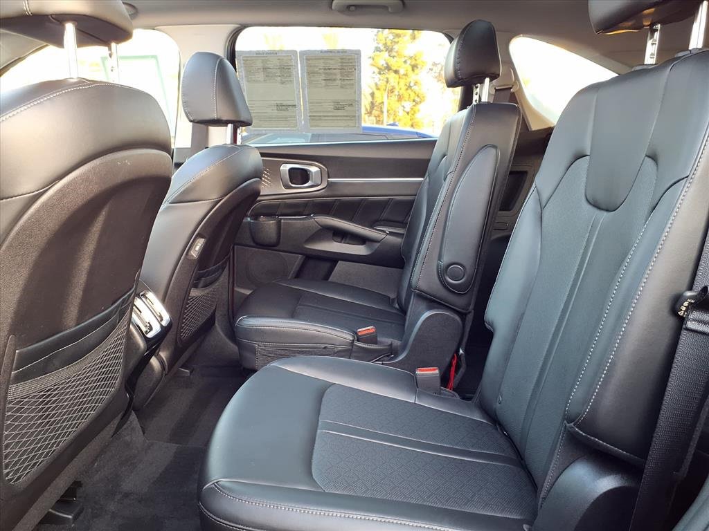 Certified 2022 Kia Sorento SX image 11