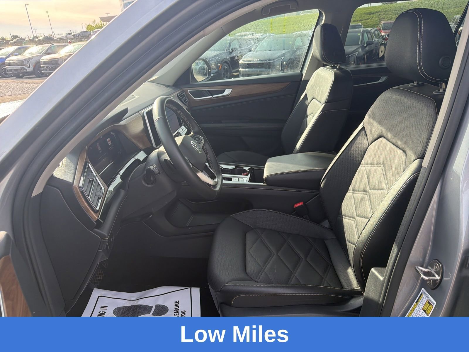 Used 2025 Volkswagen Atlas SE AWD/4WD image 11