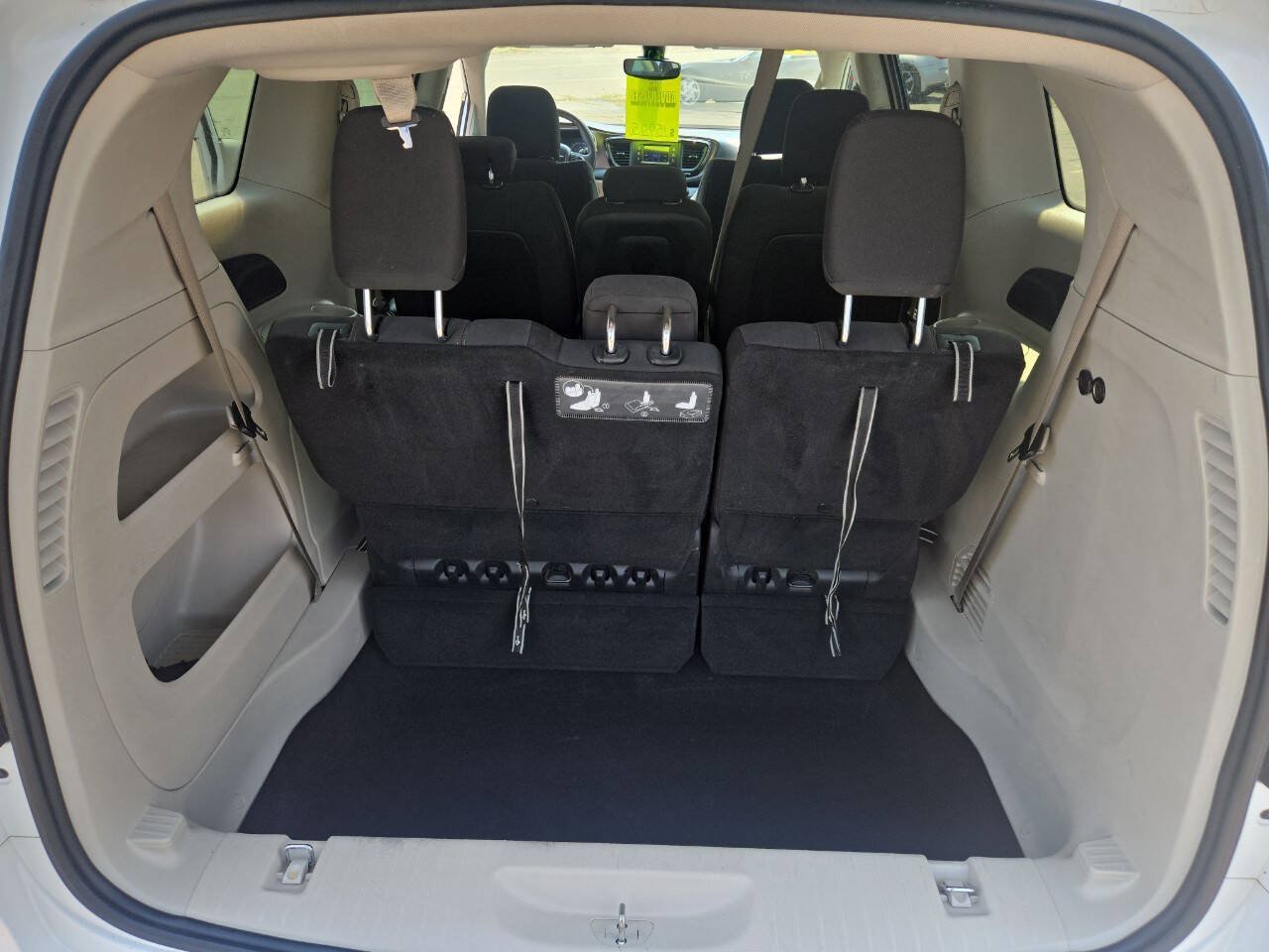 Used 2017 Chrysler Pacifica LX FWD image 26