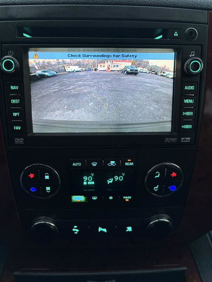 Used 2010 Chevrolet Suburban LTZ image 30