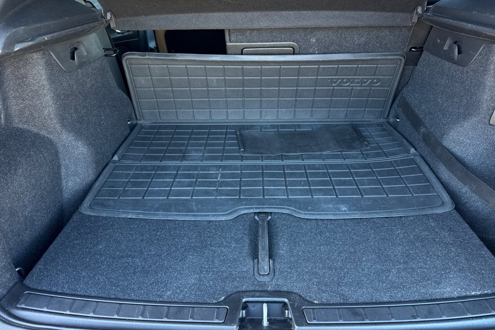 Used 2019 Volvo XC40 T5 Momentum image 18