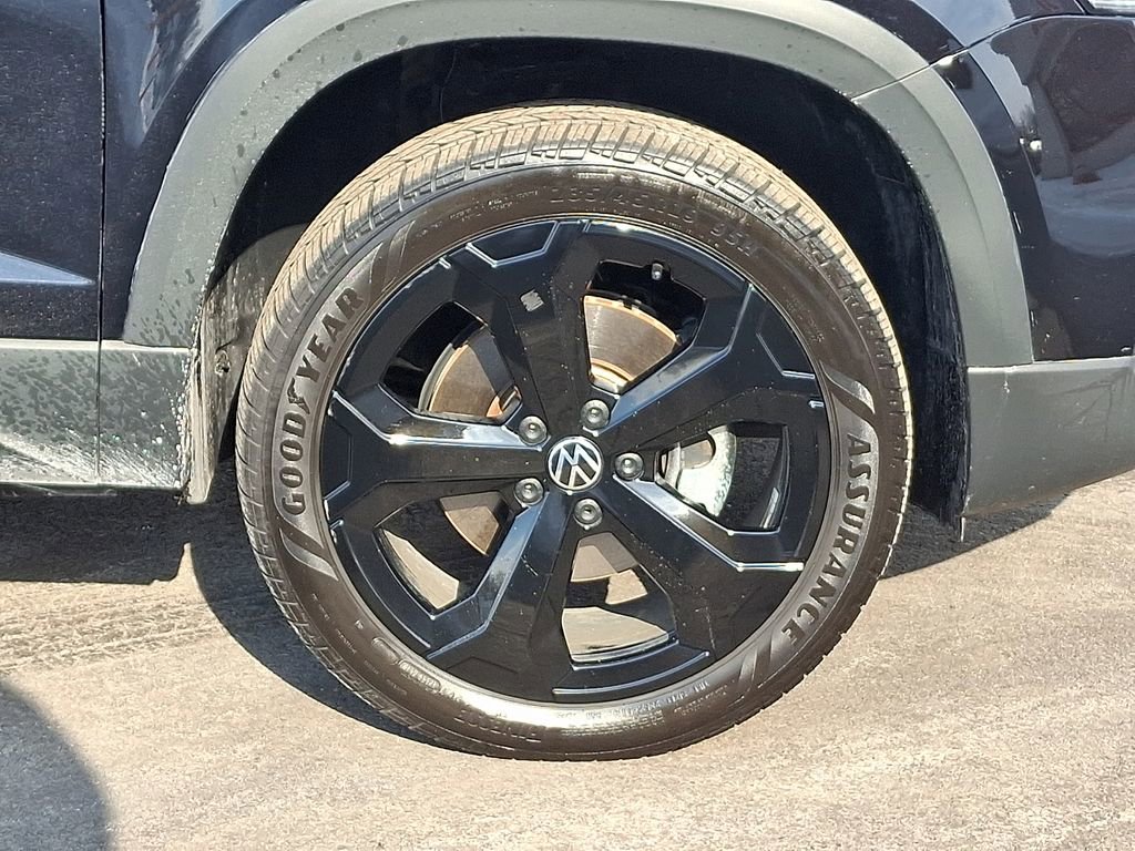 Certified 2025 Volkswagen Taos SE AWD/4WD image 8