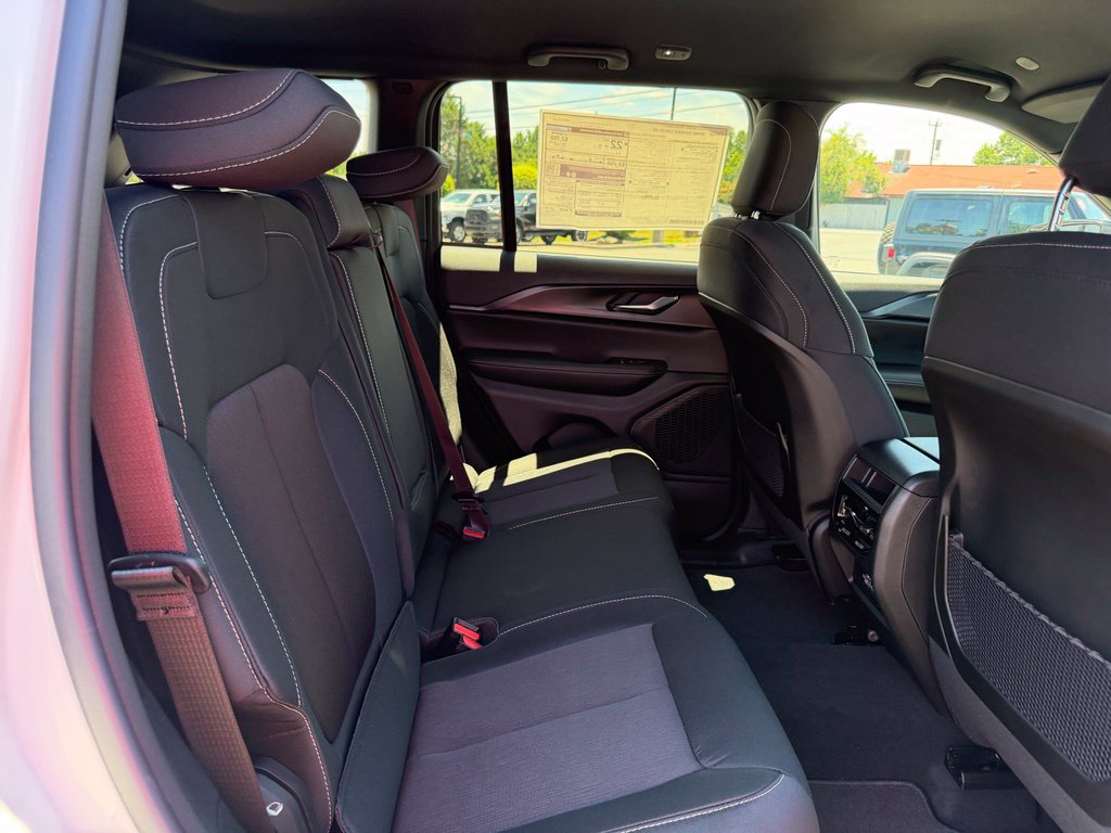 New 2026 Jeep Grand Cherokee Laredo RWD image 35