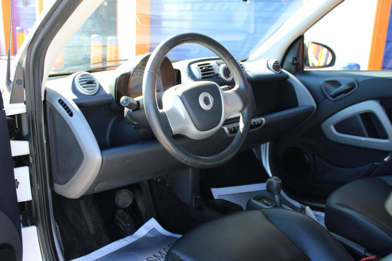 Used 2015 smart fortwo passion RWD image 12