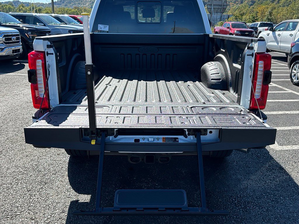 New 2027 Ford F250 Lariat w/ Black Appearance Package AWD/4WD image 31