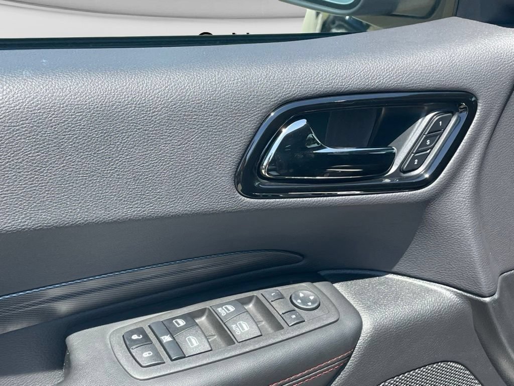 Used 2022 Dodge Durango R/T w/ Blacktop Package AWD/4WD image 32