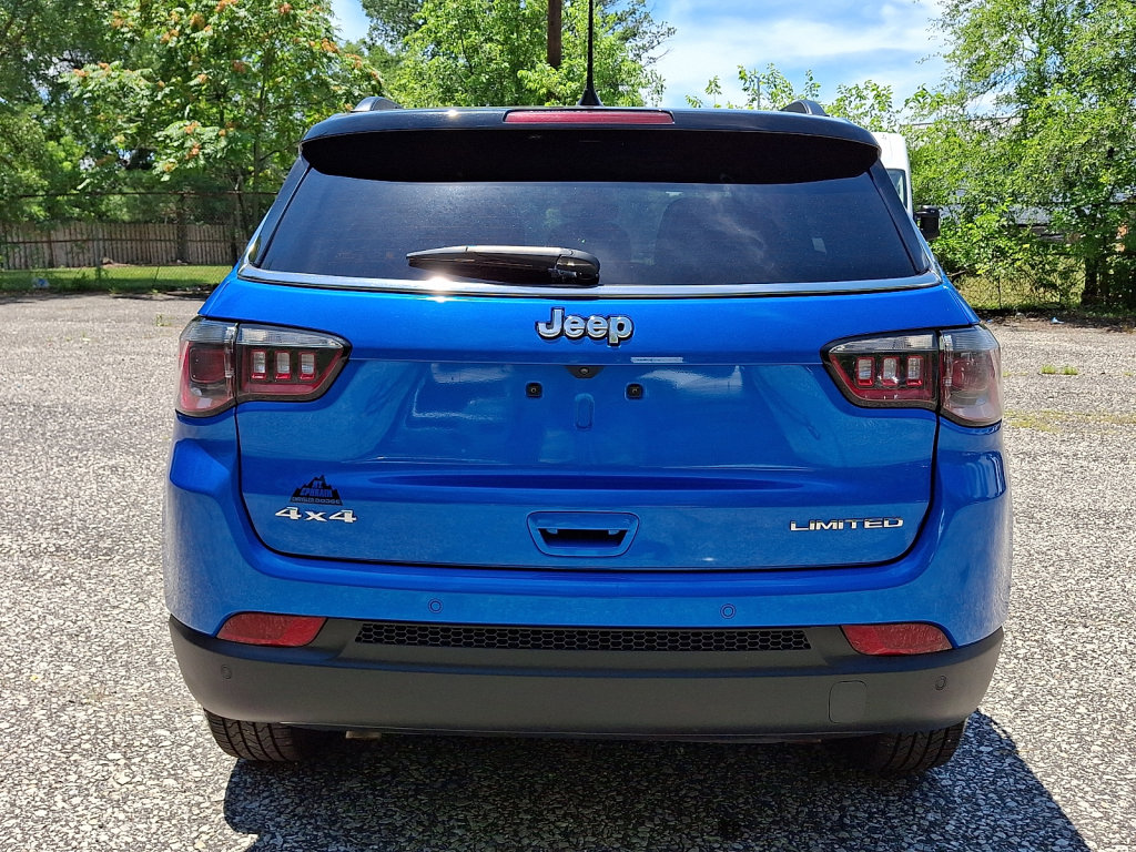 Used 2025 Jeep Compass Limited AWD/4WD image 4