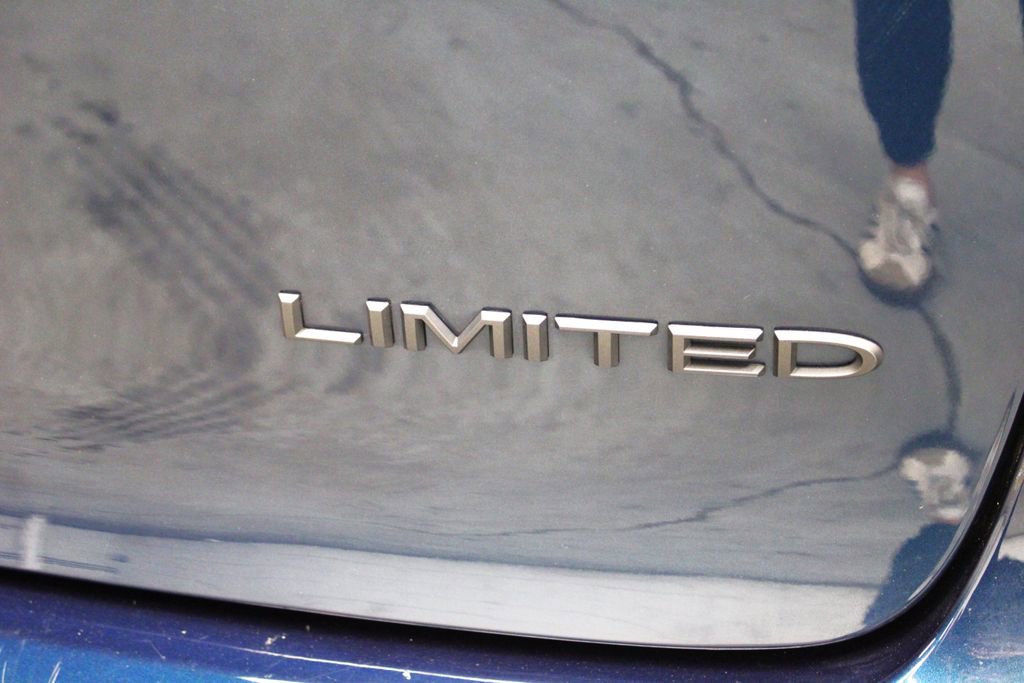 Used 2025 Chrysler Pacifica Limited image 46