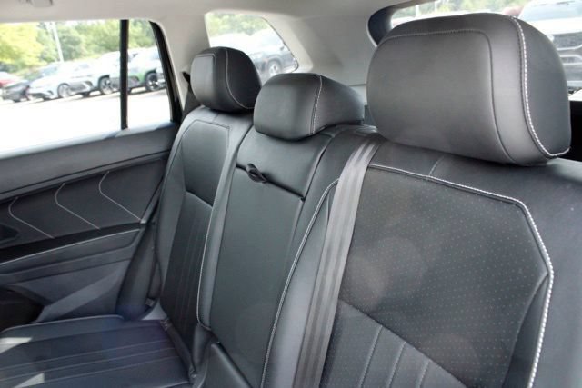 Used 2024 Volkswagen Tiguan SE w/ Panoramic Sunroof Package AWD/4WD image 15