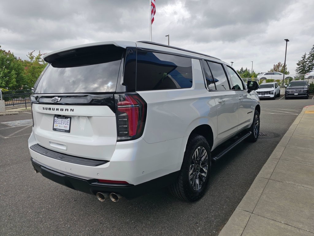 Used 2025 Chevrolet Suburban Z71 AWD/4WD image 7