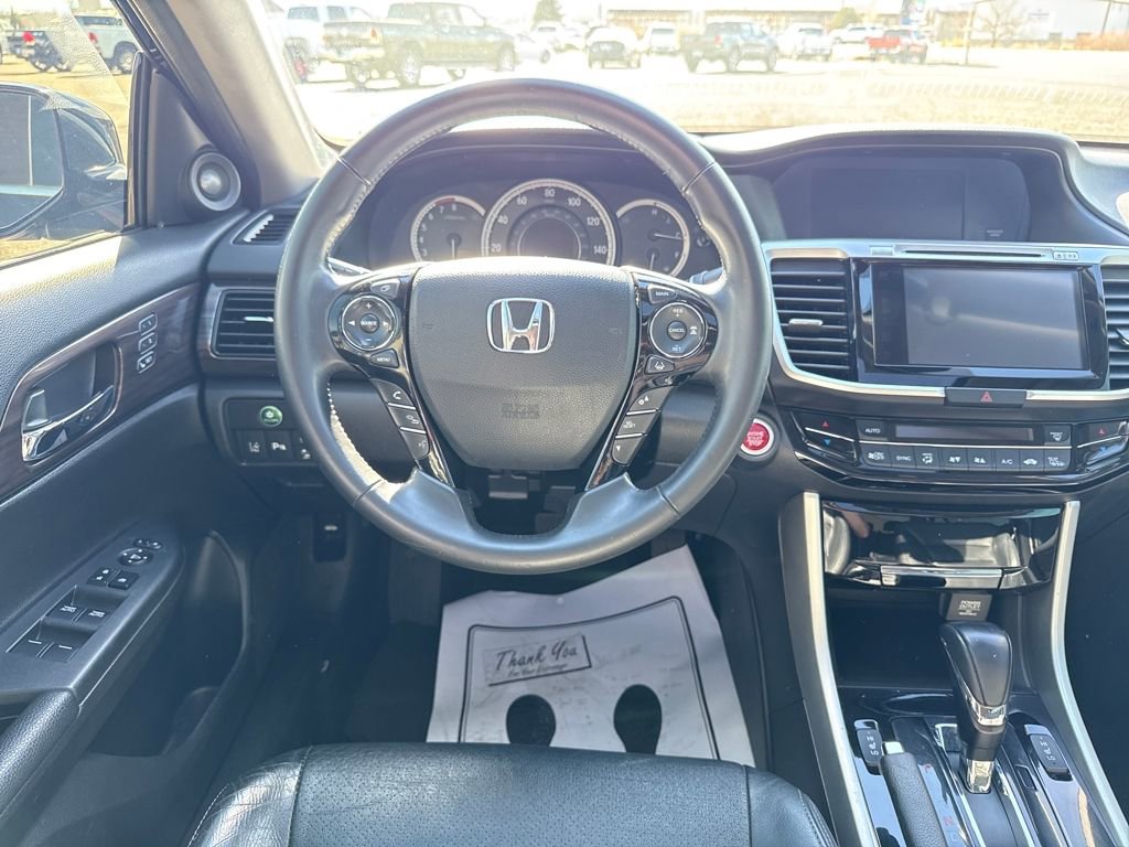 Used 2017 Honda Accord Touring image 14