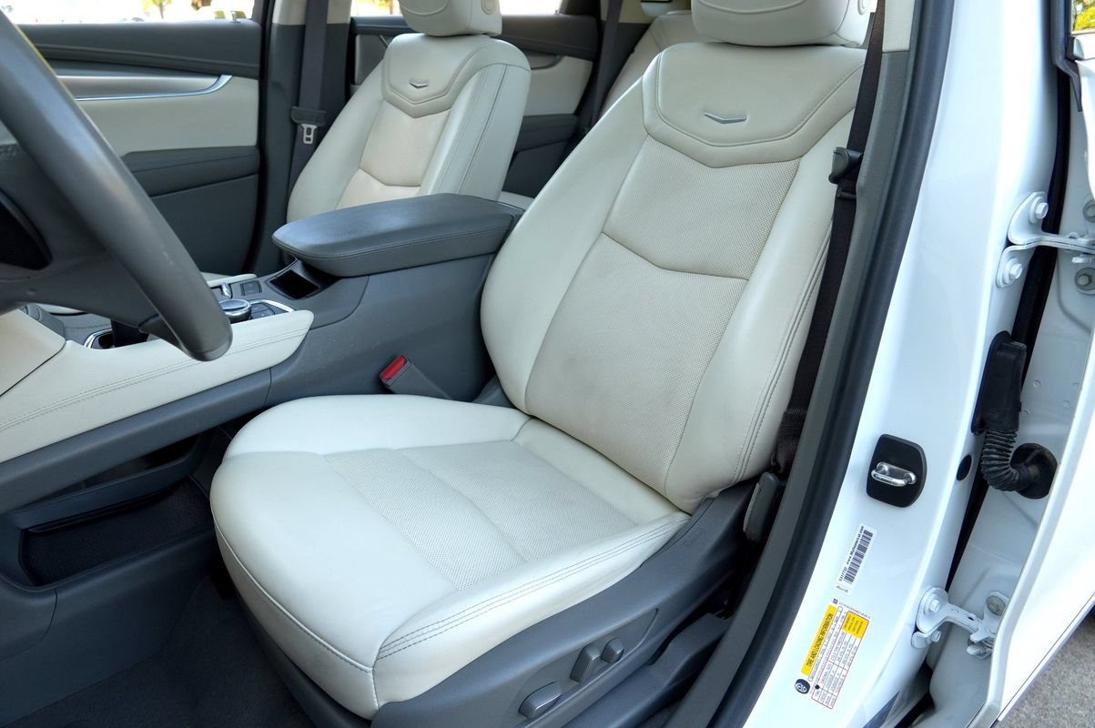 Used 2021 Cadillac XT5 Premium Luxury w/ LPO, Floor Liner Package FWD image 6