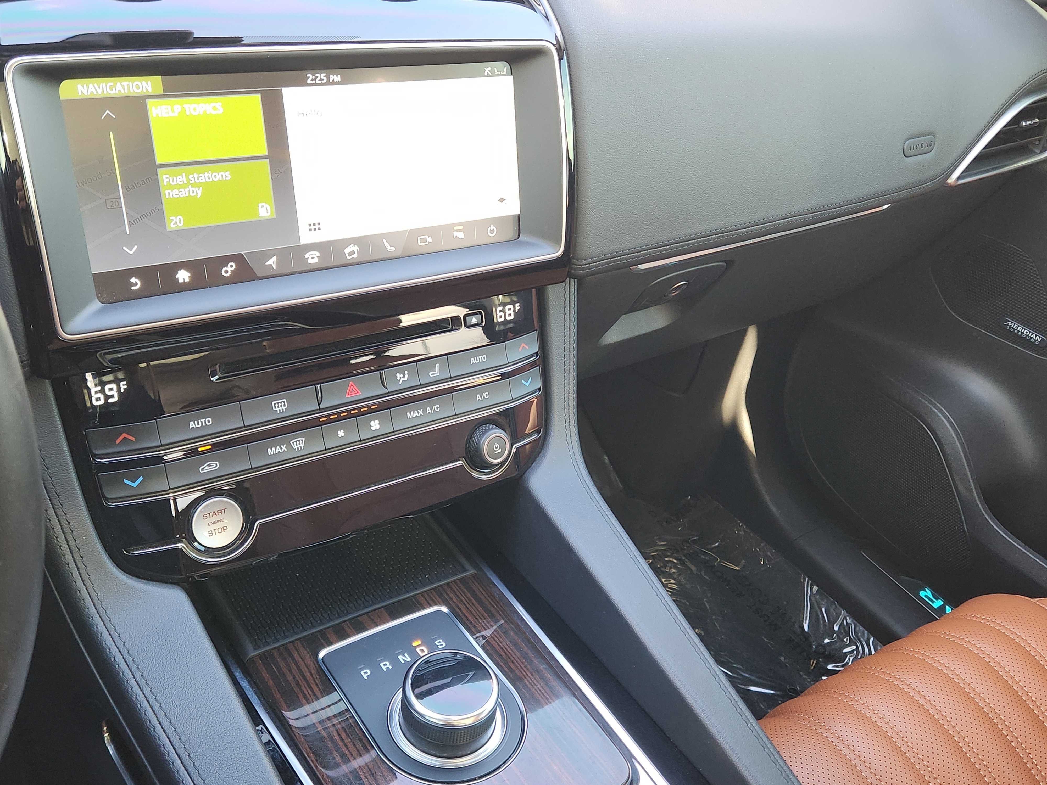 Used 2019 Jaguar F-PACE Portfolio image 9