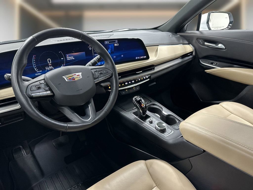 Used 2024 Cadillac XT4 Luxury w/ Cold Weather Package image 11