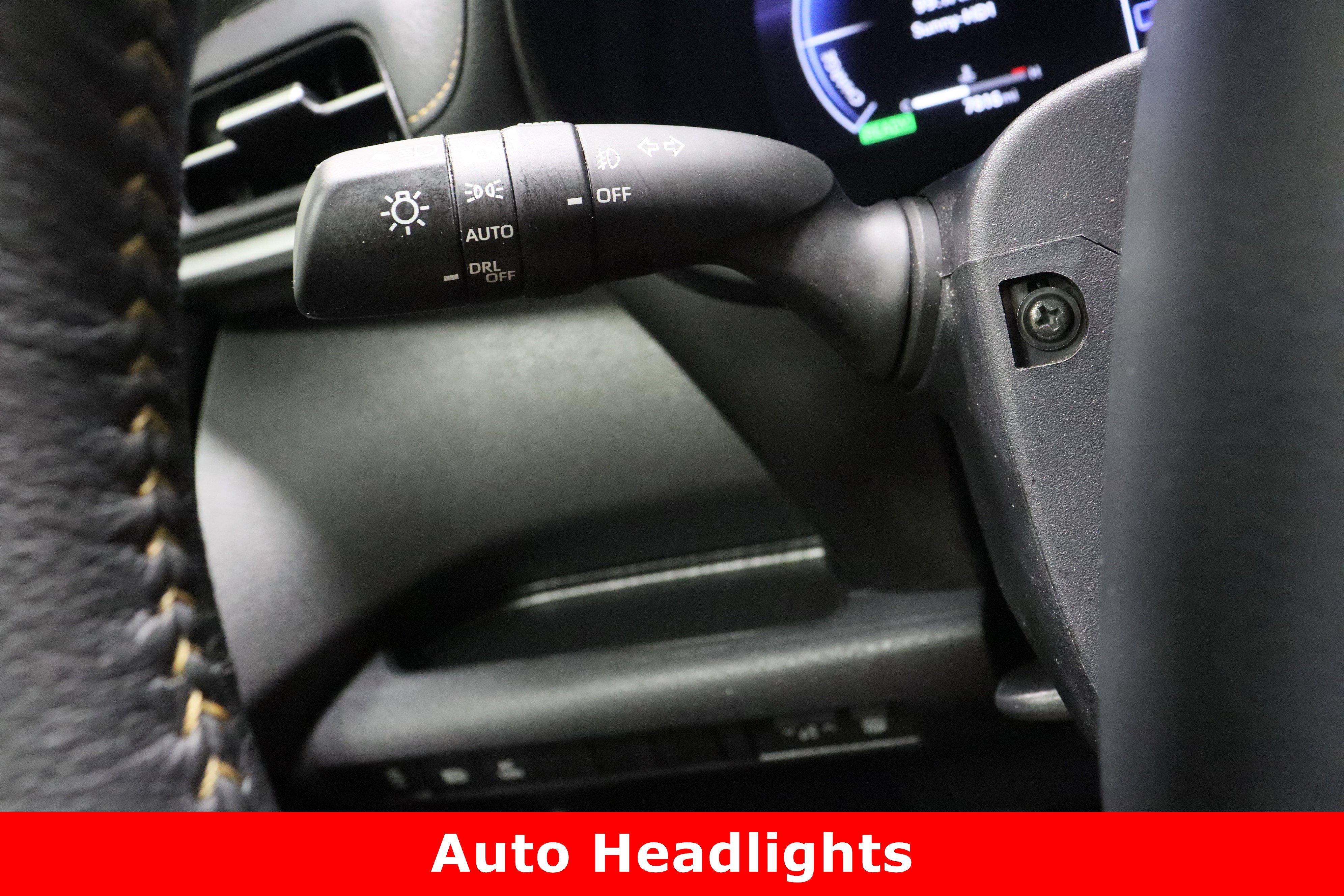 Used 2025 Toyota Sienna XLE Woodland Edition image 27