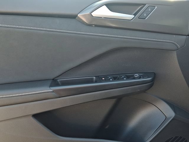 Certified 2026 Volkswagen Taos SE AWD/4WD image 12