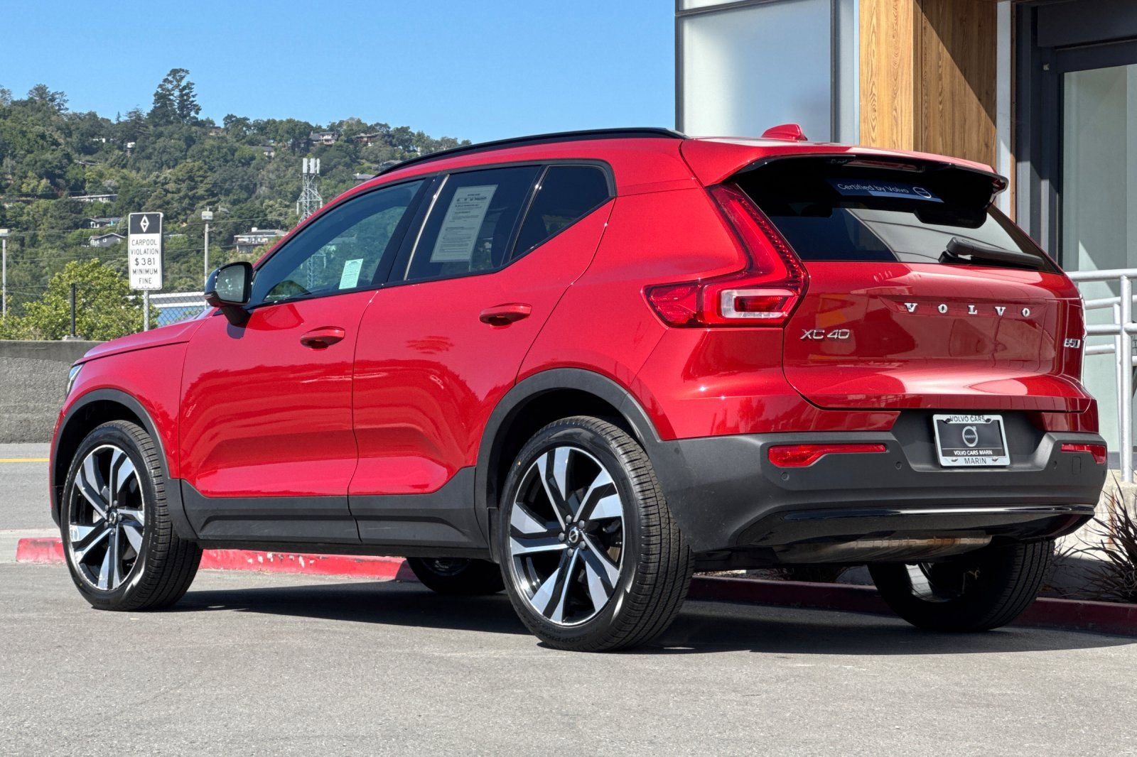 Used 2023 Volvo XC40 B5 Plus w/ Driver Assist Package AWD/4WD image 7