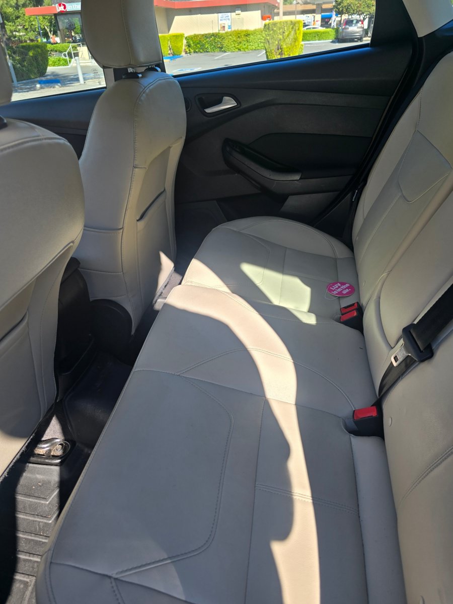 Used 2018 Ford Focus Titanium w/ Titanium Technology Package FWD image 9