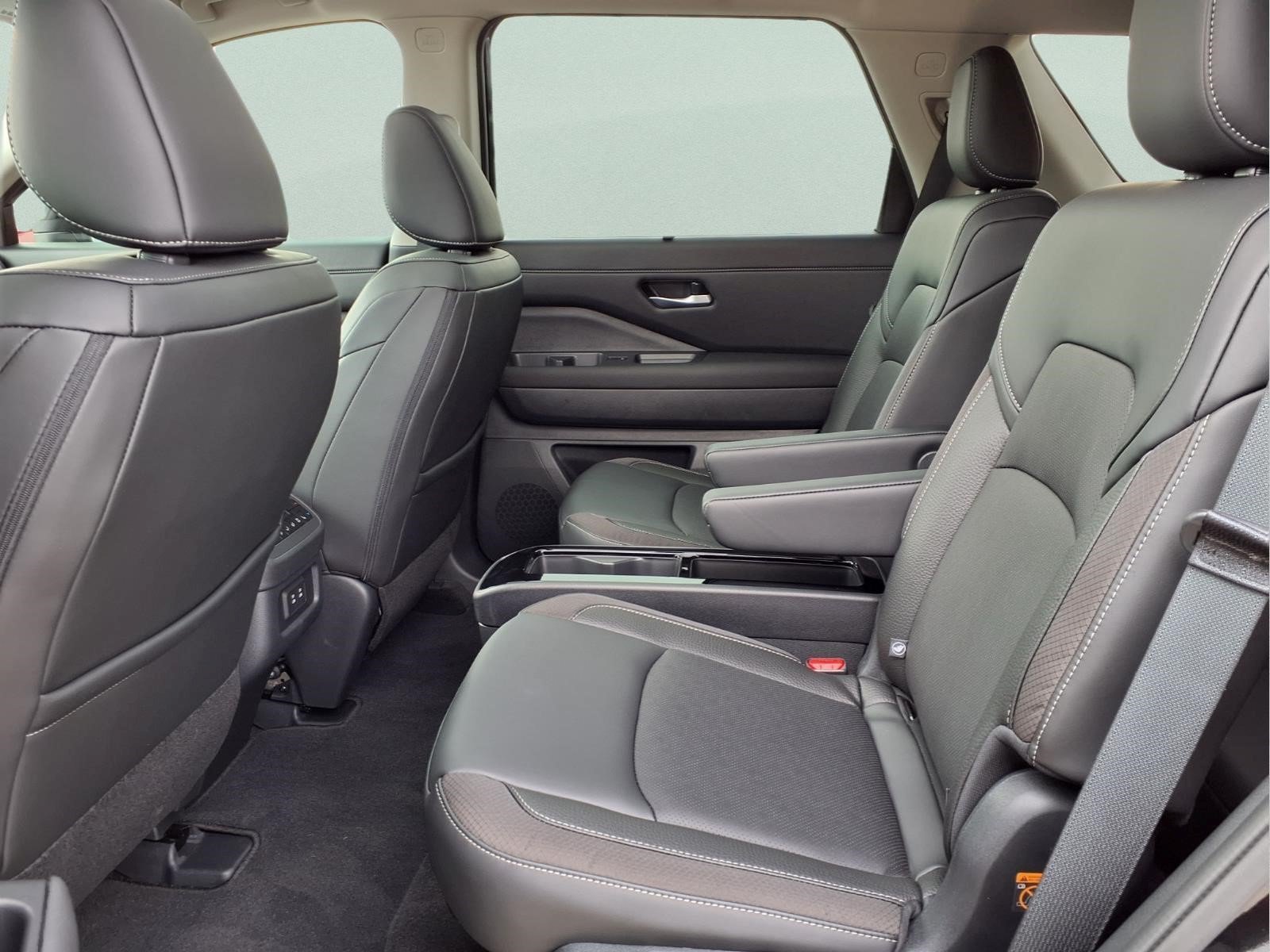 New 2026 Nissan Pathfinder SL w/ SL Premium Package FWD image 11