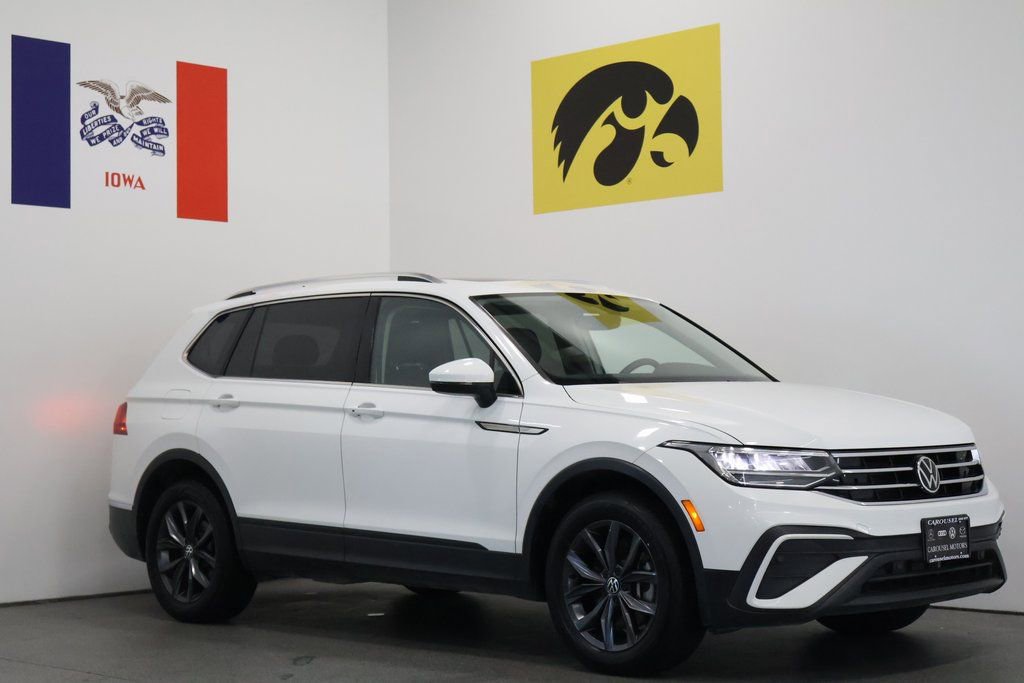 Used 2022 Volkswagen Tiguan SE w/ Panoramic Sunroof Package
