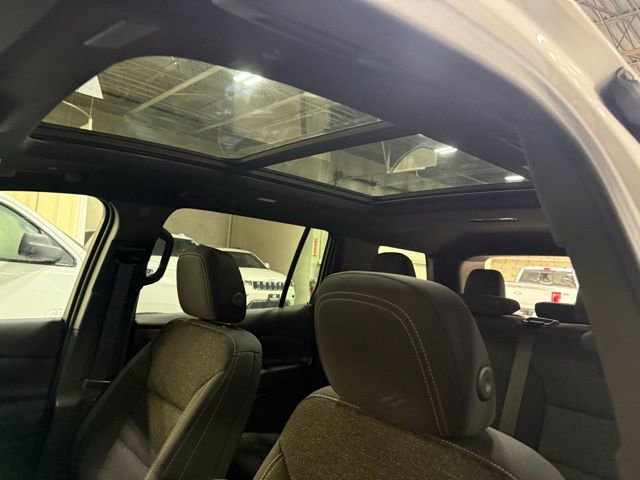 Used 2025 Chevrolet Traverse LT w/ Sun and Wheel Package image 14