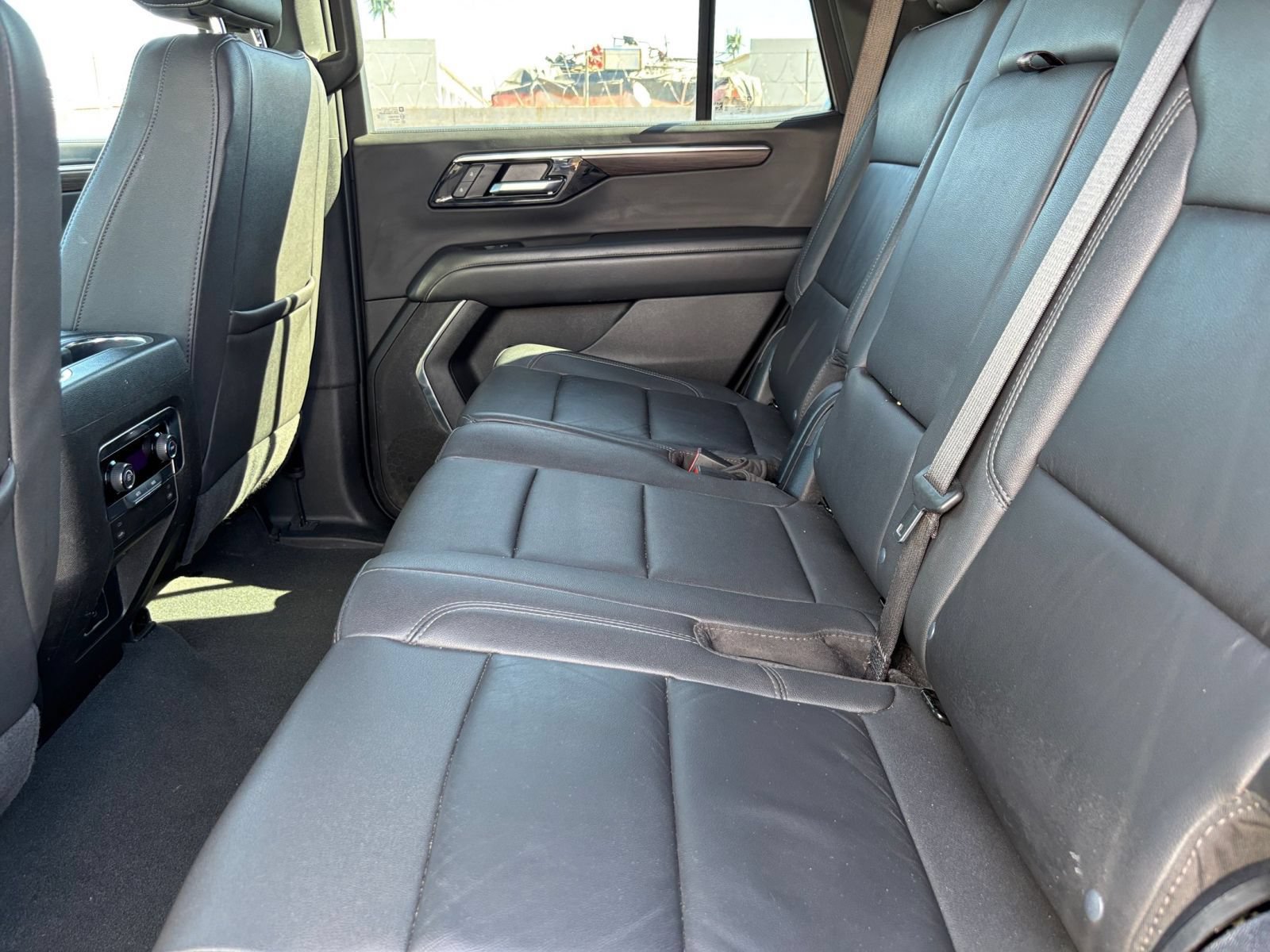 Used 2025 Chevrolet Tahoe Z71 AWD/4WD image 28