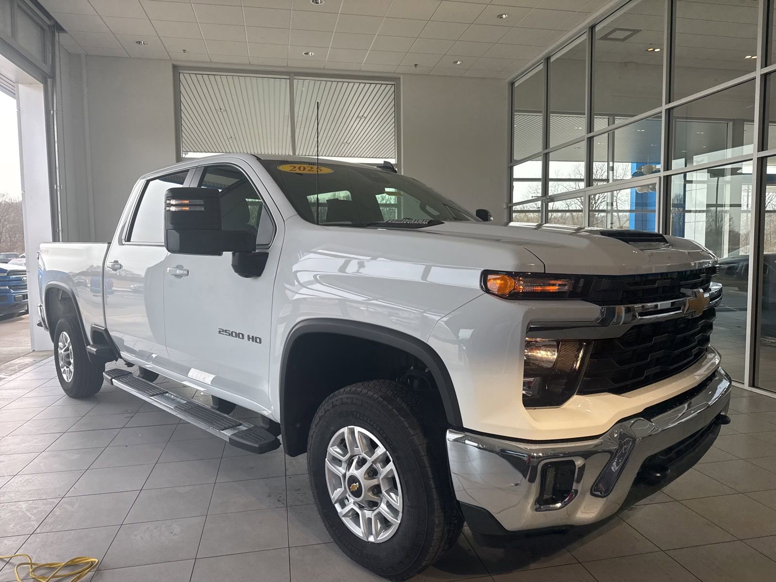 Used 2025 Chevrolet Silverado 2500 LT w/ Convenience Package image 3