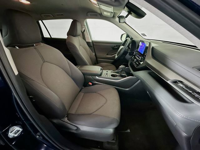 Certified 2025 Toyota Highlander LE image 28
