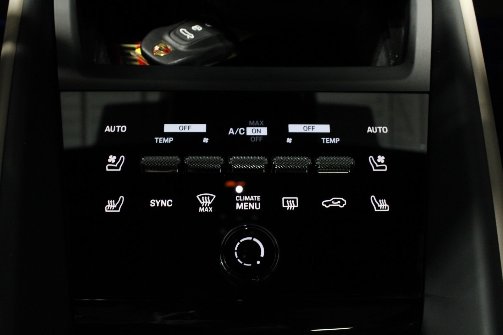 Certified 2025 Porsche Macan 4 Electric AWD/4WD image 30