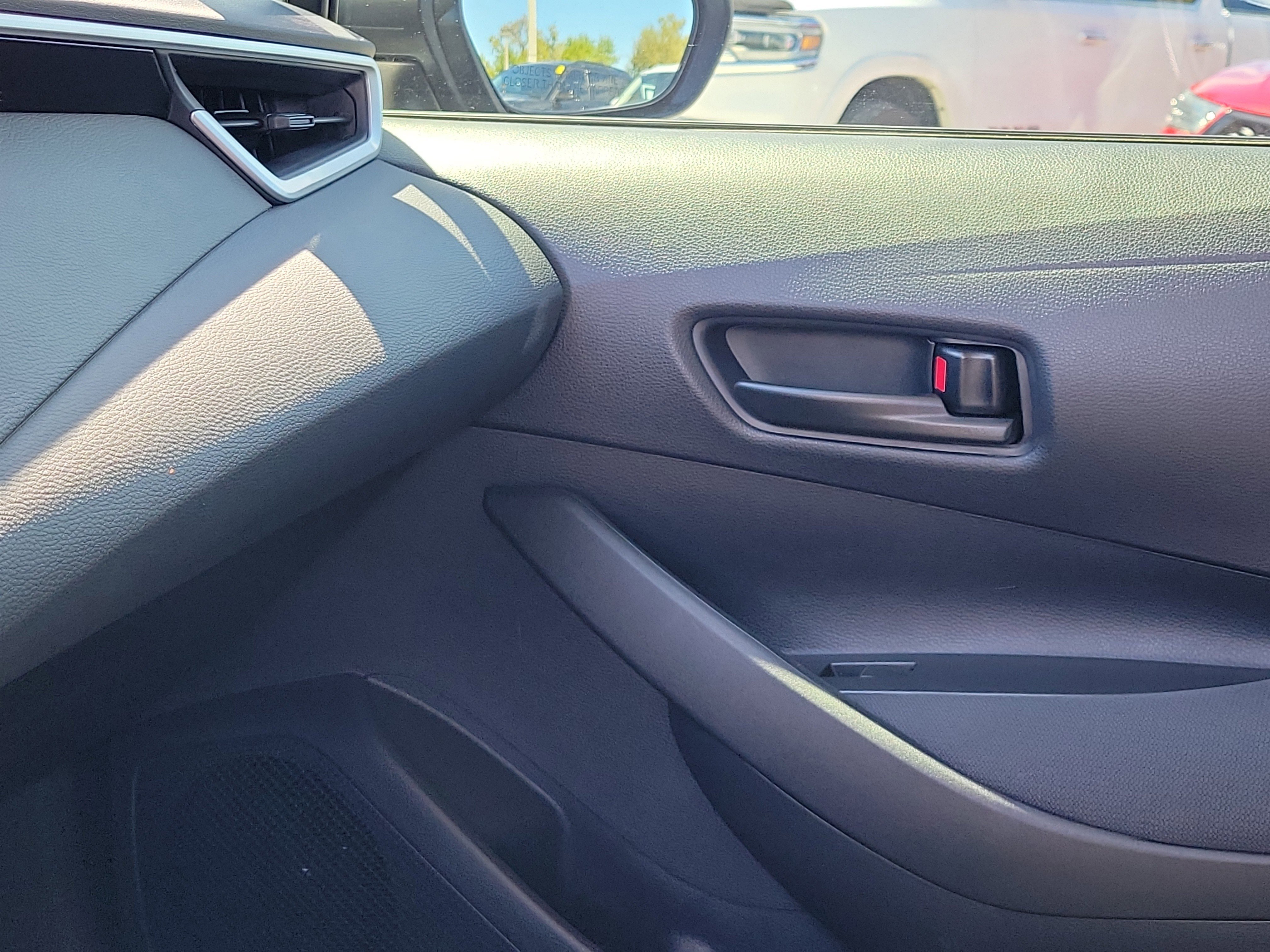 Used 2025 Toyota Corolla LE image 29